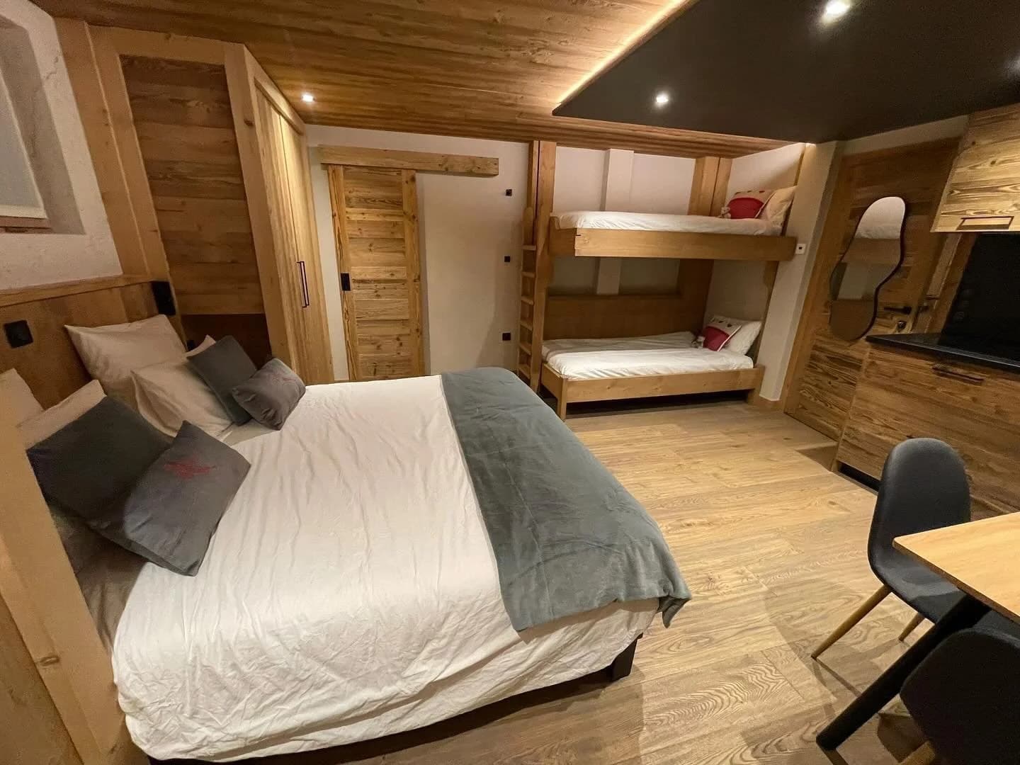 Instagram post: family bedroom with bunk beds (opens in a new tab)